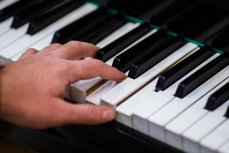 Пианист-виртуоз Хмара готовится к шоу "Колесо жизни" с симфоническим оркестром