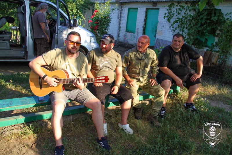 И снова на фронт: "Квартал 95" проведал бойцов на передовой