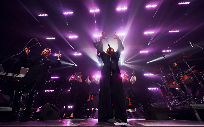 Мінімалізм та етно-мотиви: KAZKA представила у Києві дебютний альбом (фото)