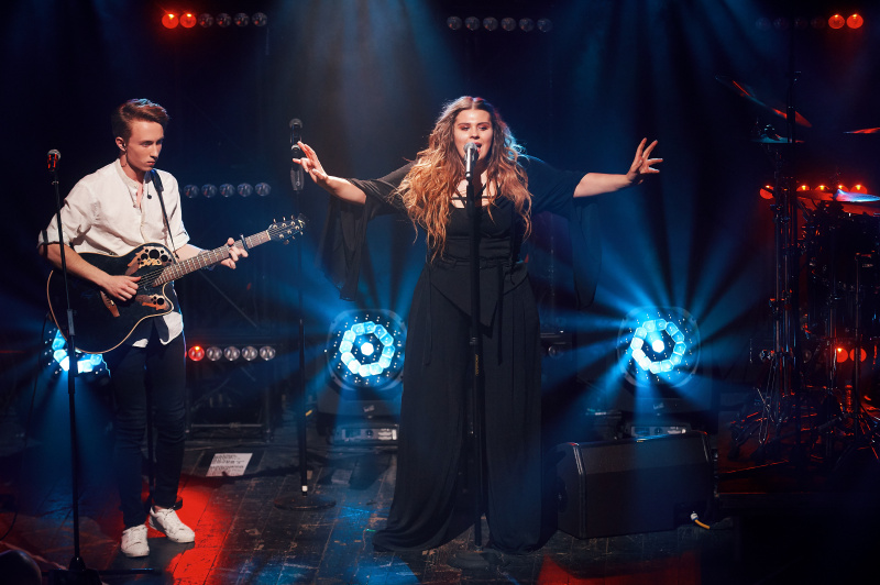 Мінімалізм та етно-мотиви: KAZKA представила у Києві дебютний альбом (фото)