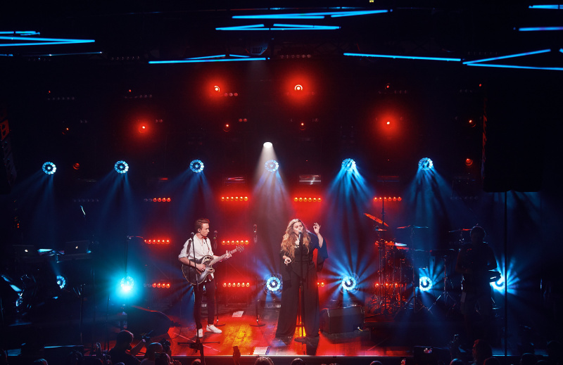 Мінімалізм та етно-мотиви: KAZKA представила у Києві дебютний альбом (фото)