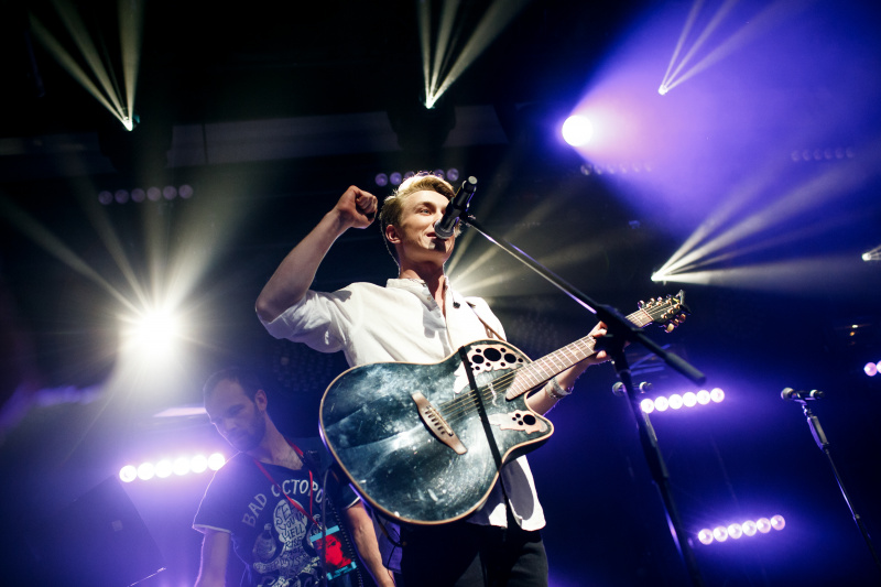 Мінімалізм та етно-мотиви: KAZKA представила у Києві дебютний альбом (фото)