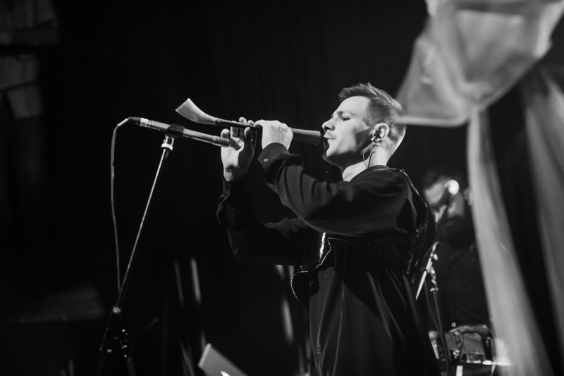 Мінімалізм та етно-мотиви: KAZKA представила у Києві дебютний альбом (фото)