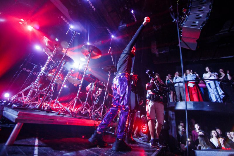 Мінімалізм та етно-мотиви: KAZKA представила у Києві дебютний альбом (фото)