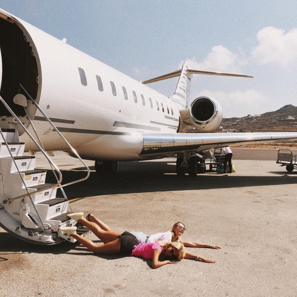 &quot;Падающие звезды&quot;: в сети набирает обороты флешмоб с падениями селебрити и не только