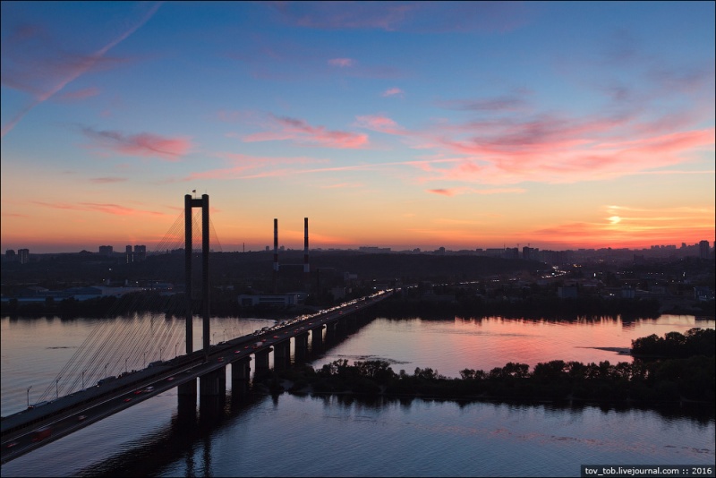 Удивительный Киев: фотограф показал новый ракурс на Южный мост