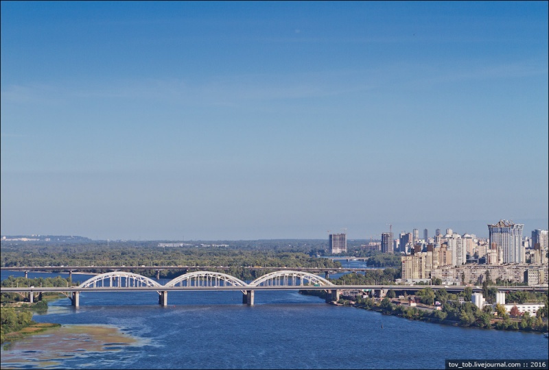 Удивительный Киев: фотограф показал новый ракурс на Южный мост