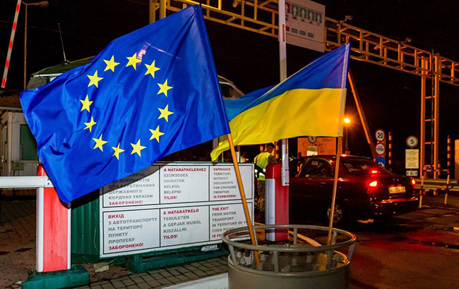 Втеча з країни: Юрій Романенко про еміграцію українців, приховане безробіття і запустіння регіонів