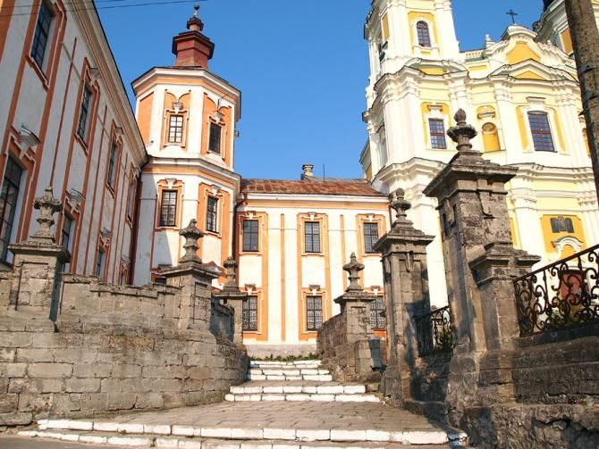 Куди поїхати на вихідні у березні: весняний Кременець, перші проліски і затишний Дрогобич