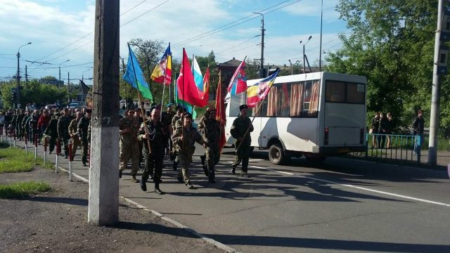 В &quot;ЛНР&quot; парад, посвященный Дню Победы, прошел под знаменами нацистского преступника
