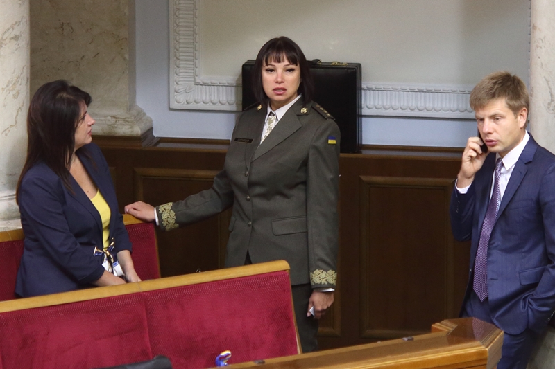 Женщины-нардепы похвастались нарядами на открытии новой сессии Рады (фото)