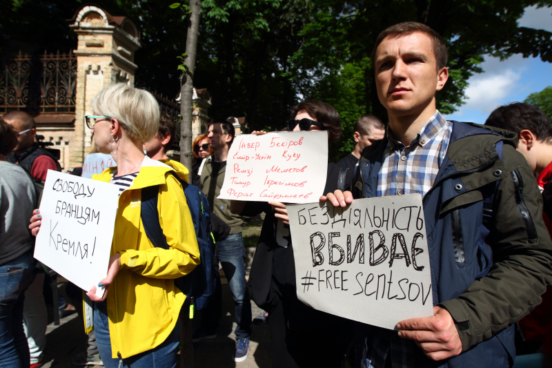 "Хватит сидеть": в Киеве прошла акция в поддержку Сенцова (яркий фоторепортаж)
