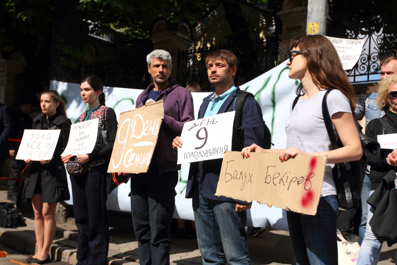 "Хватит сидеть": в Киеве прошла акция в поддержку Сенцова (яркий фоторепортаж)