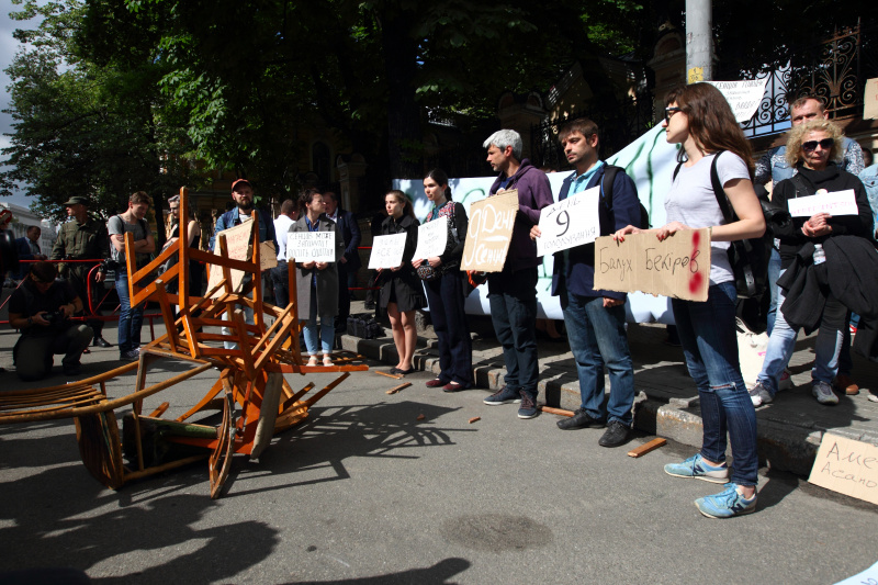 "Хватит сидеть": в Киеве прошла акция в поддержку Сенцова (яркий фоторепортаж)