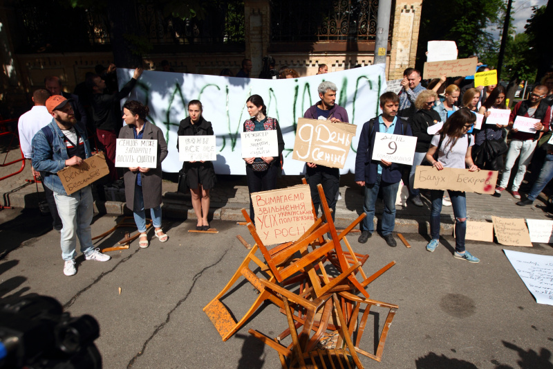 "Хватит сидеть": в Киеве прошла акция в поддержку Сенцова (яркий фоторепортаж)