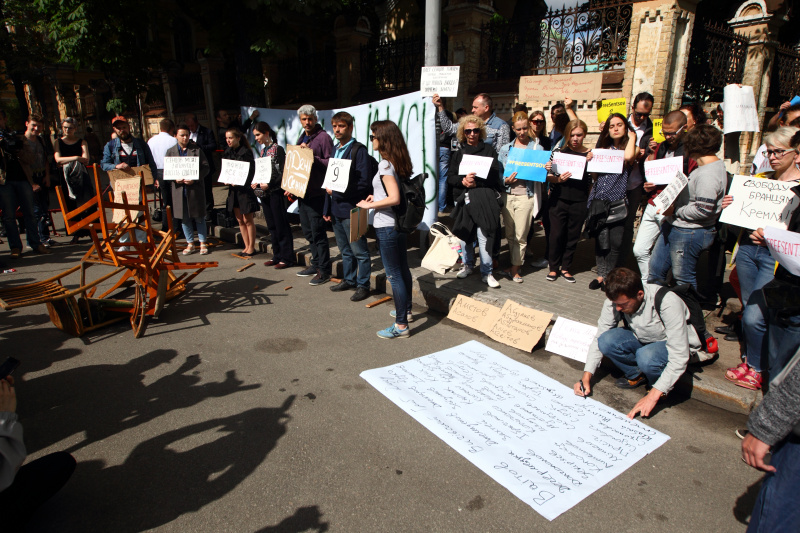 "Хватит сидеть": в Киеве прошла акция в поддержку Сенцова (яркий фоторепортаж)