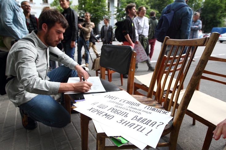 "Хватит сидеть": в Киеве прошла акция в поддержку Сенцова (яркий фоторепортаж)