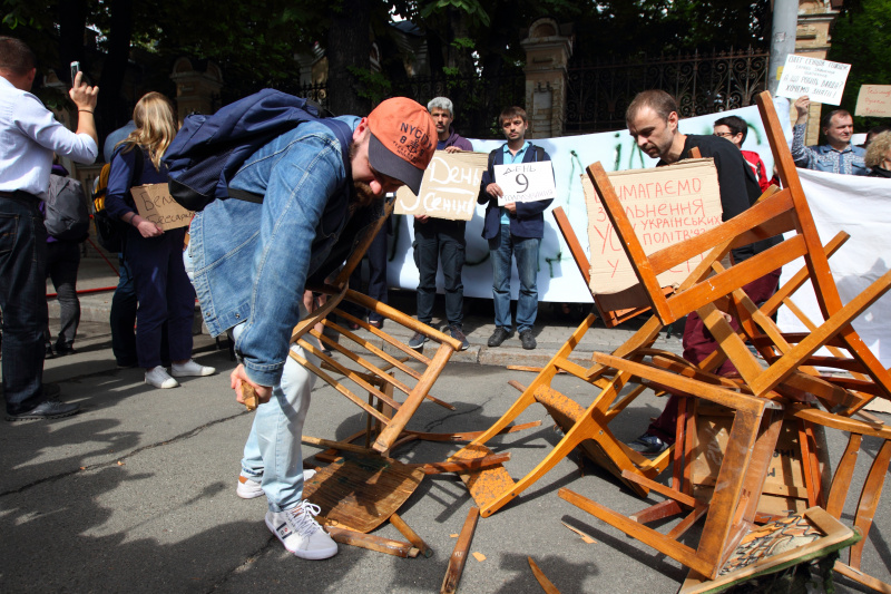 "Хватит сидеть": в Киеве прошла акция в поддержку Сенцова (яркий фоторепортаж)