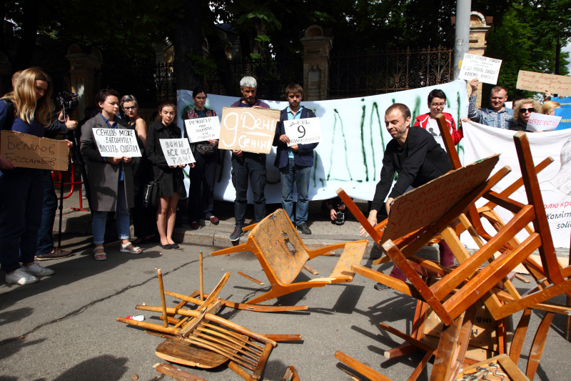 "Хватит сидеть": в Киеве прошла акция в поддержку Сенцова (яркий фоторепортаж)