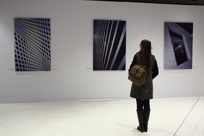 Минимализм и геометрия пространства: в Киеве открылась выставка урбанистической фотографии Убика Литвина