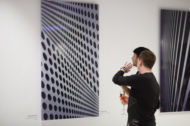 Минимализм и геометрия пространства: в Киеве открылась выставка урбанистической фотографии Убика Литвина