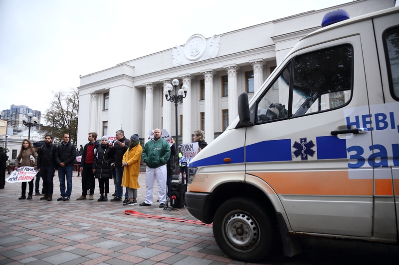 Під Радою відбувся мітинг за прийняття медичної реформи (фото)