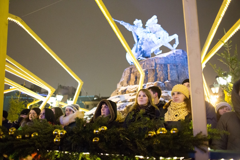 В Киеве зажгли главную елку страны: фоторепортаж