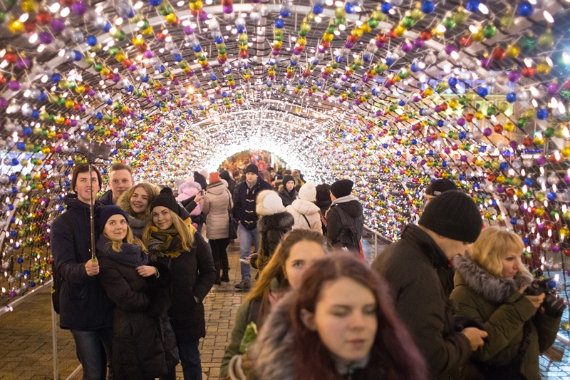 В Киеве зажгли главную елку страны: фоторепортаж