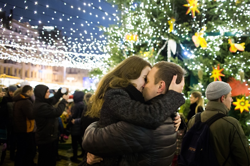 У Києві запалили головну ялинку країни: фоторепортаж