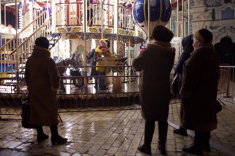 В Киеве зажгли главную елку страны: фоторепортаж