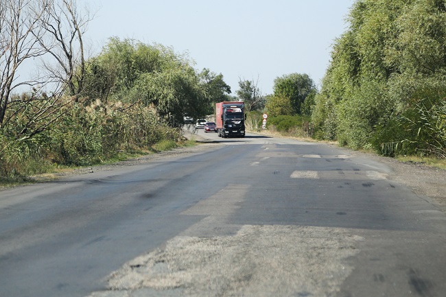 Ями на дорогах України