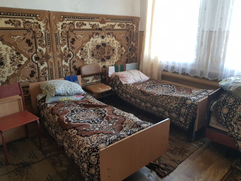 Днем лежат на полу: выявлены жуткие нарушения в психоневрологическом интернате Черниговской области