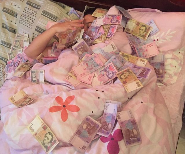 Известную украинскую тяжелоатлетку "завалило" деньгами