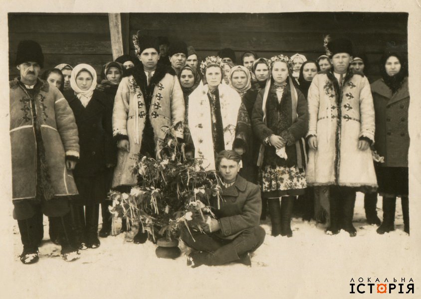 Подивіться унікальні фото весіль із сімейних альбомів українців: яскраво і колоритно