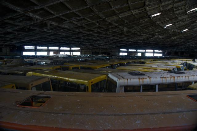 Украинцам показали "кладбище" автобусов в Киеве: яркие фото