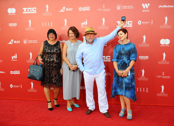 ОМКФ 2018: одесити розбурхали фестиваль безглуздими нарядами на червоній доріжці (фото)