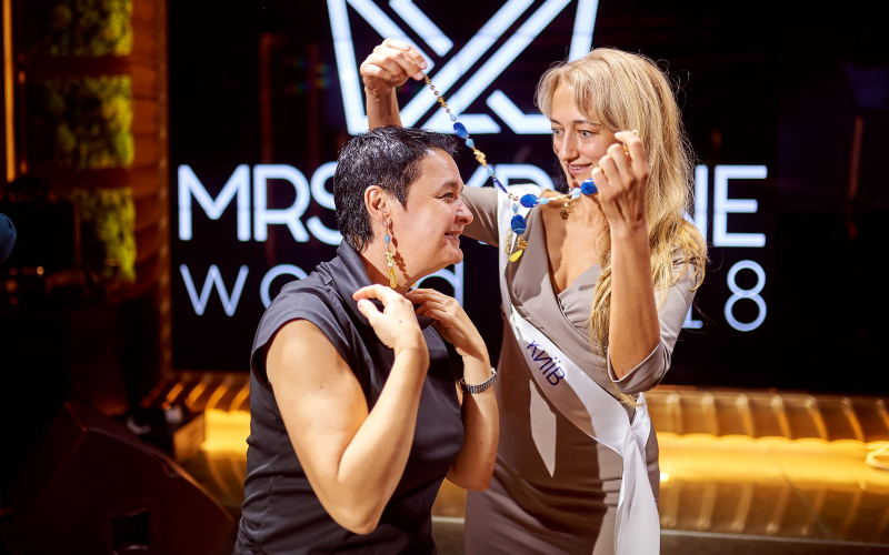 Участницы &quot;Mrs. Ukraine World 2018&quot; провели благотворительный аукцион (фото)