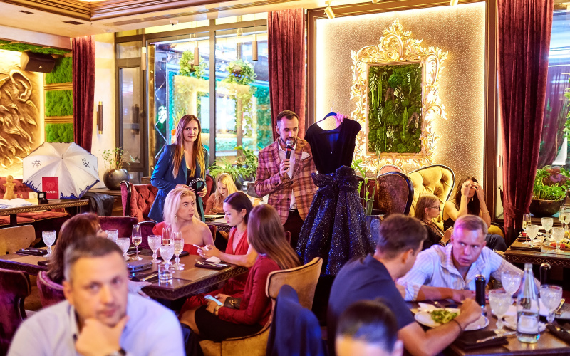 Участницы &quot;Mrs. Ukraine World 2018&quot; провели благотворительный аукцион (фото)