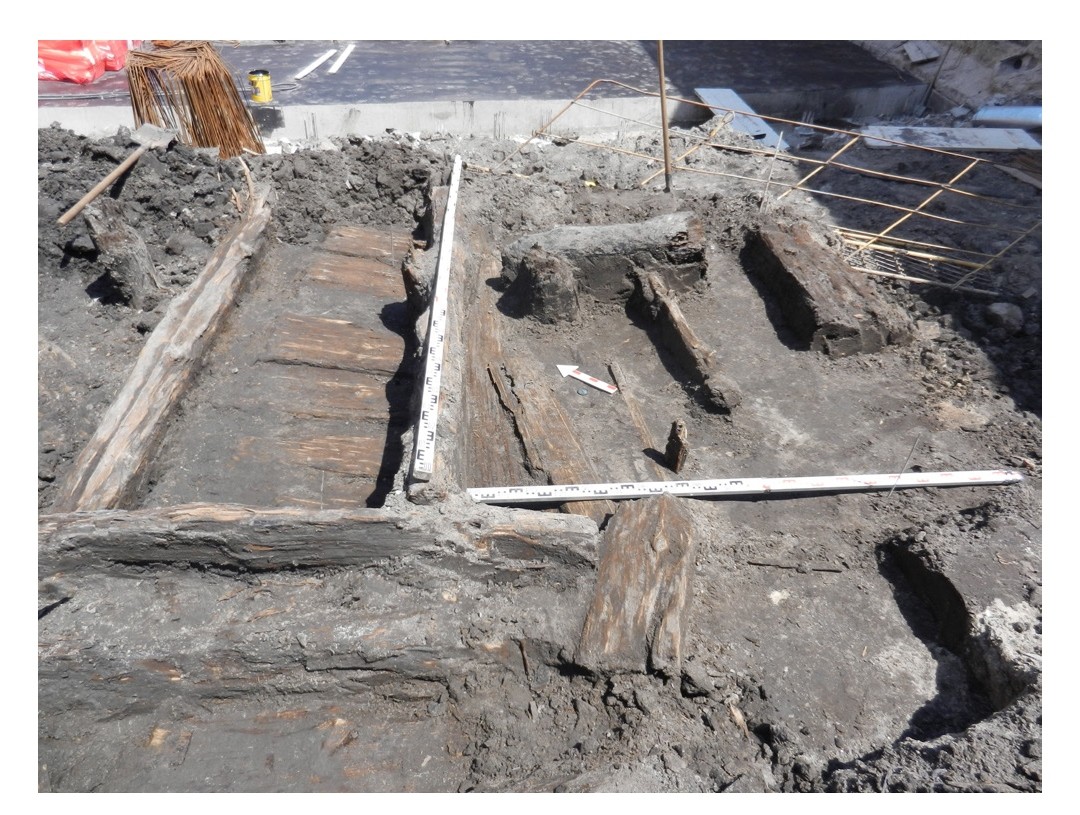 Археологи показали знайдені в київському Гостинному дворі скарби