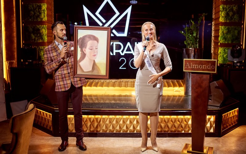 Участницы &quot;Mrs. Ukraine World 2018&quot; провели благотворительный аукцион (фото)