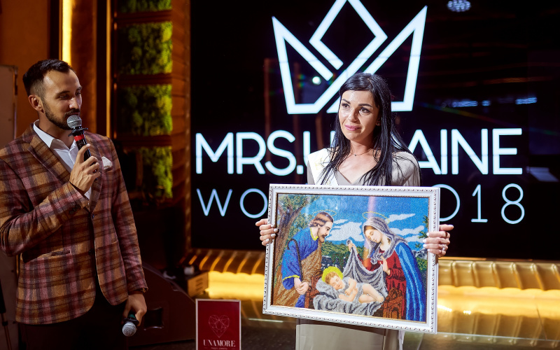 Участницы &quot;Mrs. Ukraine World 2018&quot; провели благотворительный аукцион (фото)