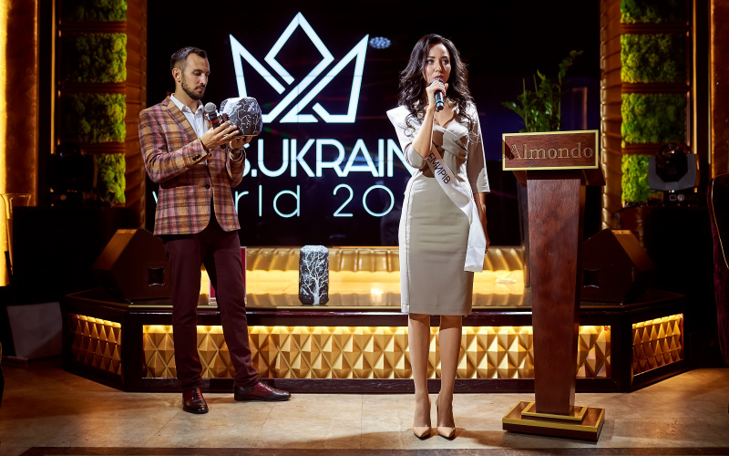 Участницы &quot;Mrs. Ukraine World 2018&quot; провели благотворительный аукцион (фото)
