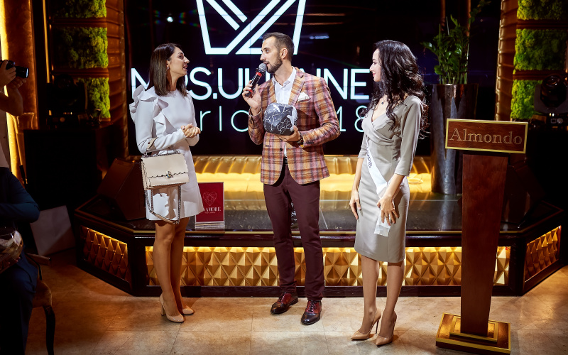 Участницы &quot;Mrs. Ukraine World 2018&quot; провели благотворительный аукцион (фото)