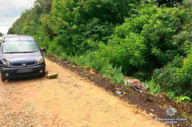 На Буковине под колесами авто погибла 70-летняя велосипедистка