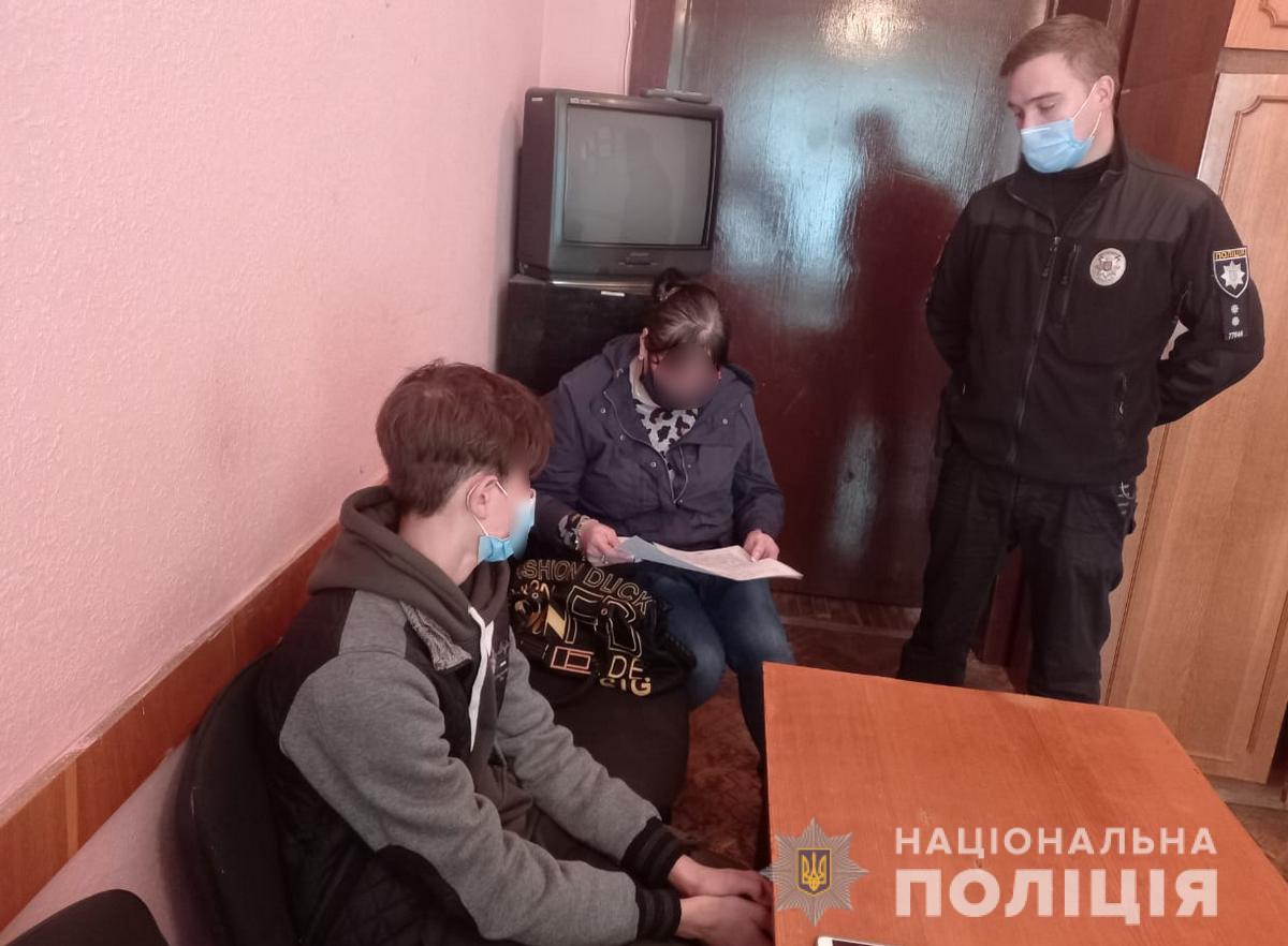 В Черновцах подросток станцевал на могиле: видео с кладбища "залил" в сеть