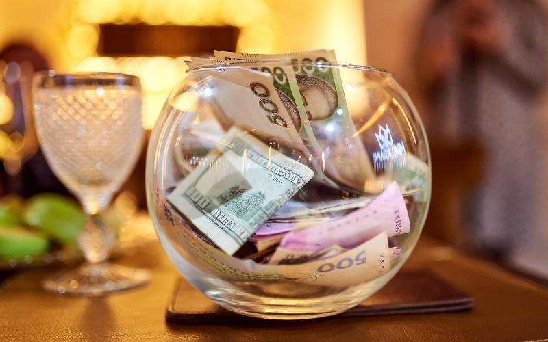 Участницы &quot;Mrs. Ukraine World 2018&quot; провели благотворительный аукцион (фото)