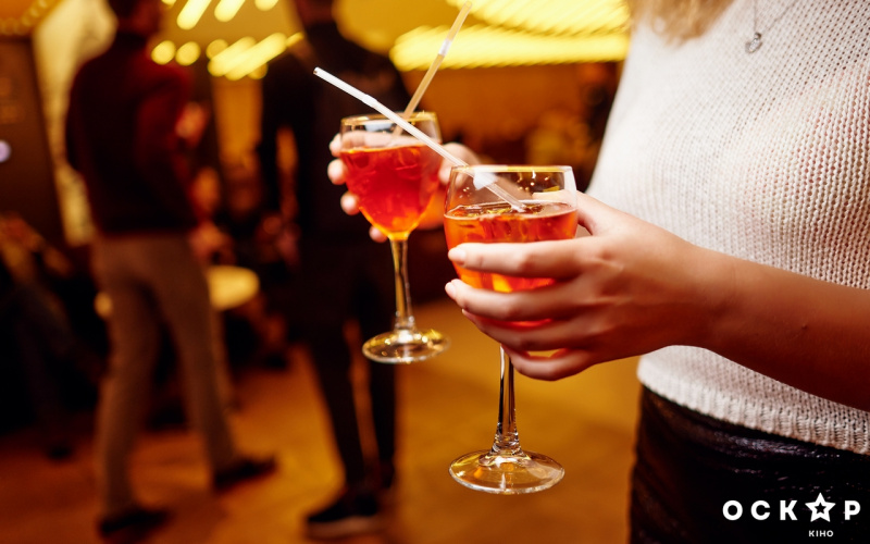 "Дуже погані матусі 2": Мішель Андраде і інші зірки відвідали прем'єру комедії