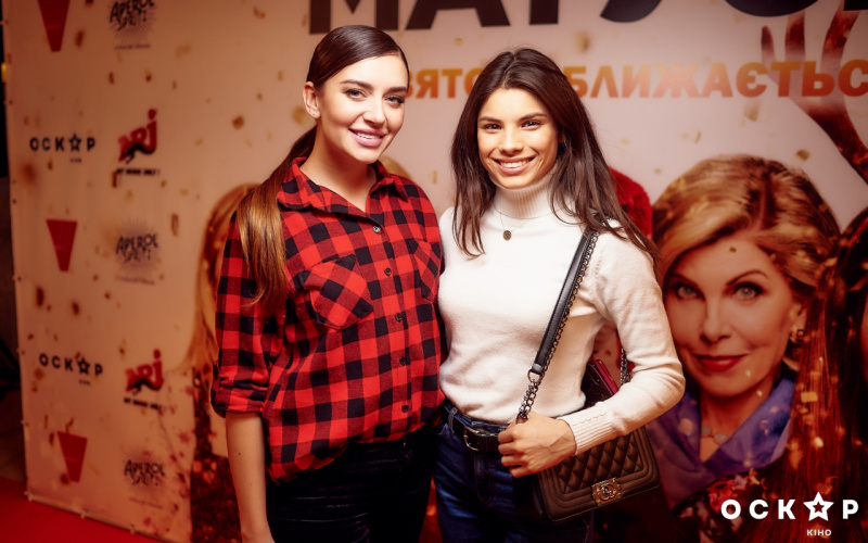 "Дуже погані матусі 2": Мішель Андраде і інші зірки відвідали прем'єру комедії