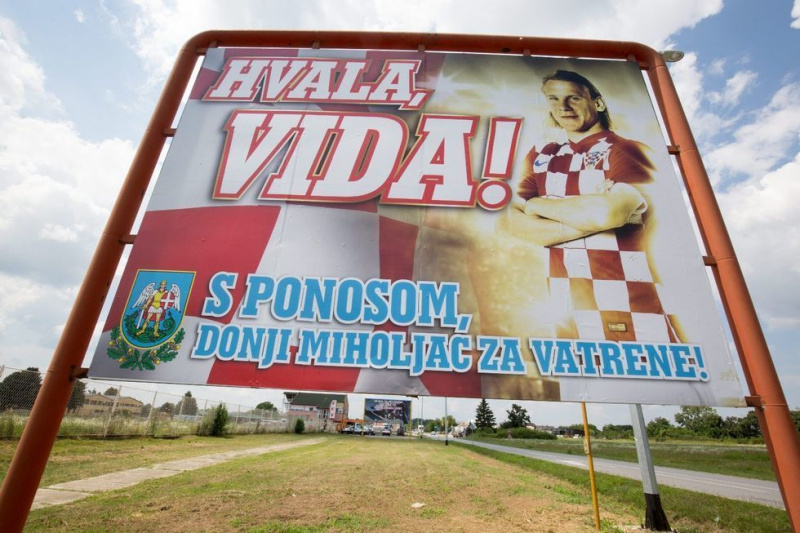 Бричка, пиво і білборди: як Домагоя Віду зустріли в рідному селі (фото)