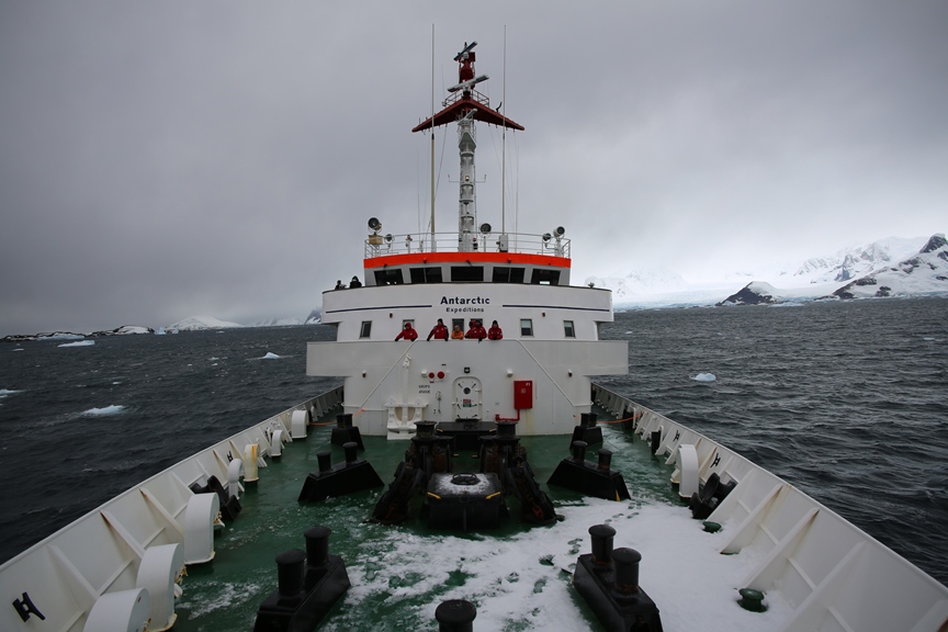 "Украина" начала покорять Антарктиду